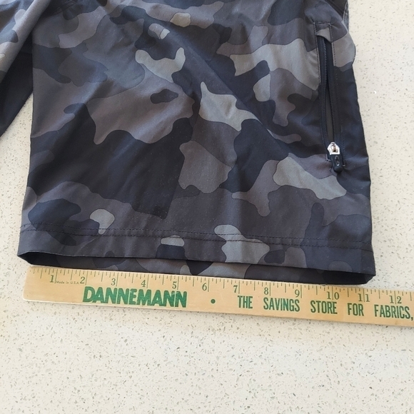 Champion Men's Camo Board Shorts Size 34 Gray Camouflage Pockets Lightweight EUC - Picture 6 of 7
